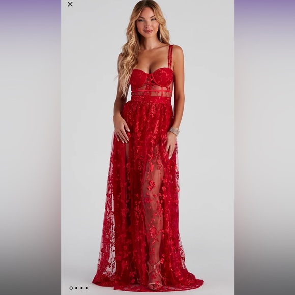NWT Windsor’s Red Lace Corset Gown Dress - Picture 1 of 4